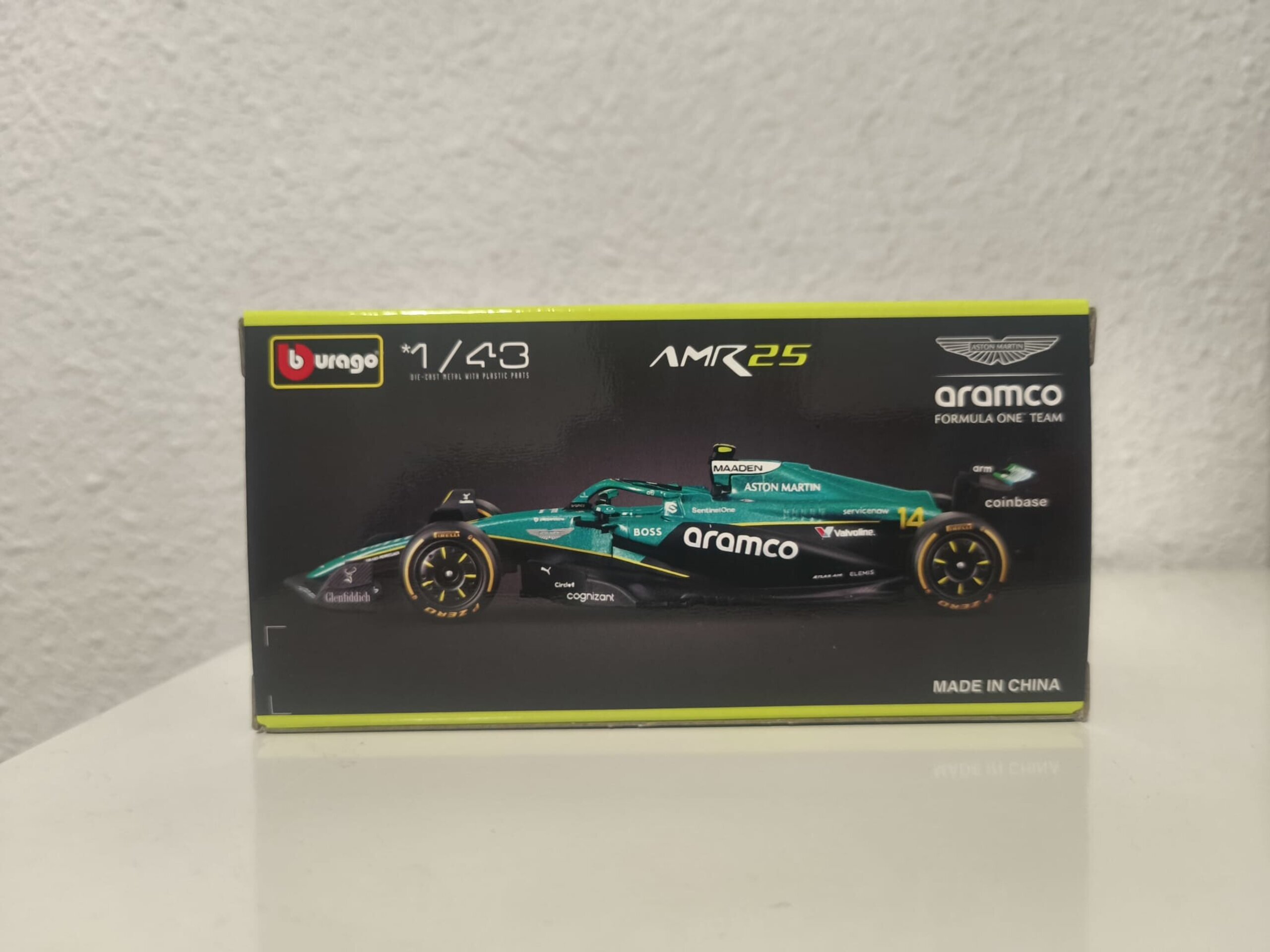 Coche de Fórmula 1 Fernando Alonso con vitrina Aston Martin AMR25 a Escala 1:43 - 4