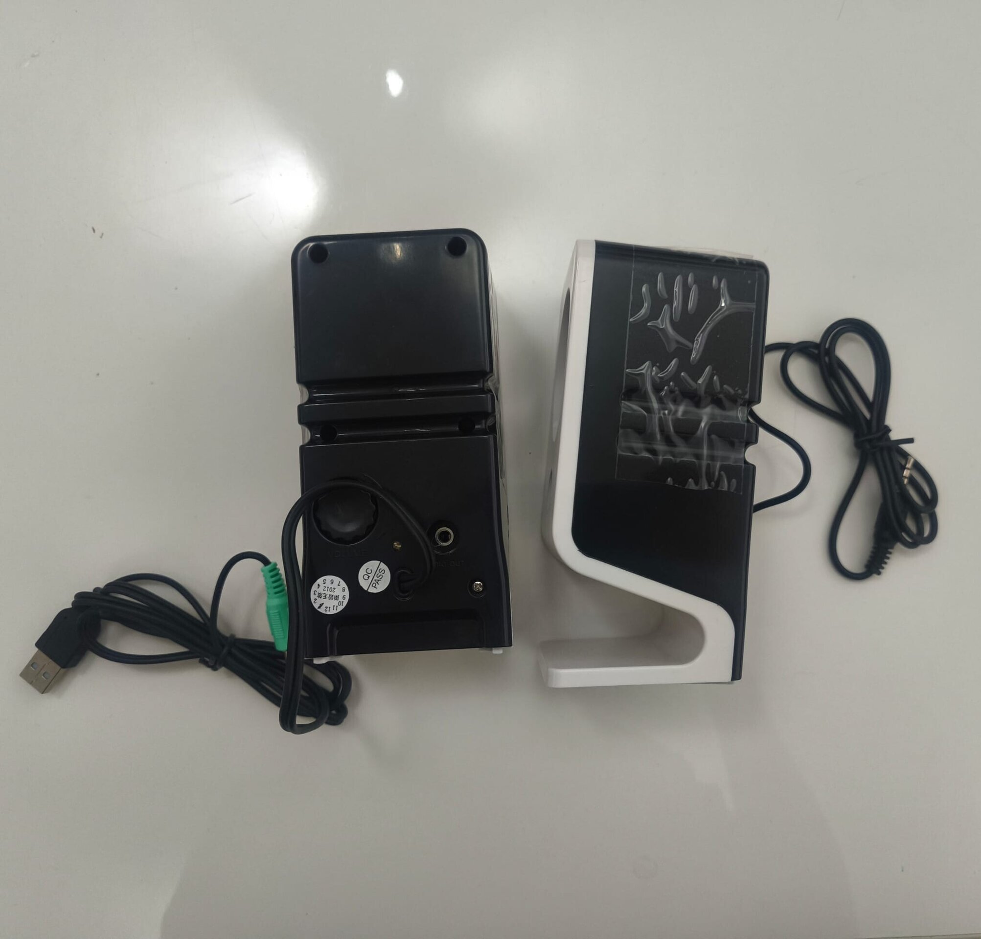 Altavoces de diseño para ordenador USB y Jack 3.5mm - 3